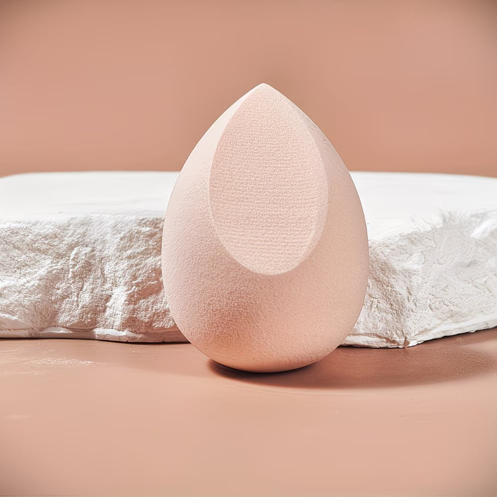 Ultra-soft makeup sponge, usable both wet and dry.