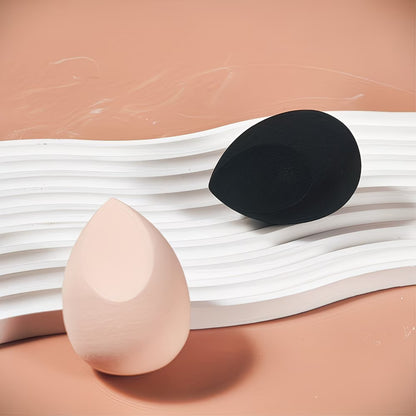 Ultra-soft makeup sponge, usable both wet and dry.