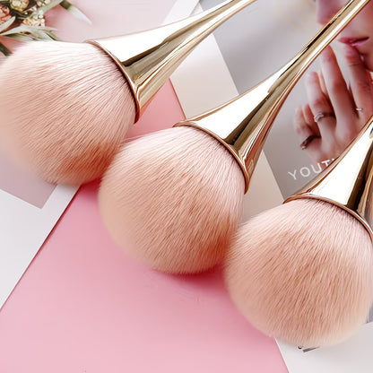 Small and slender makeup brush with ultra-soft bristles