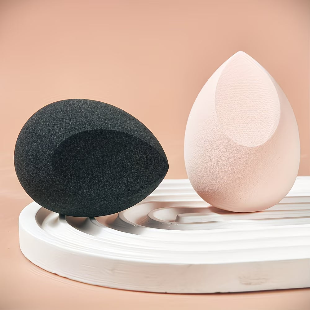 Ultra-soft makeup sponge, usable both wet and dry.