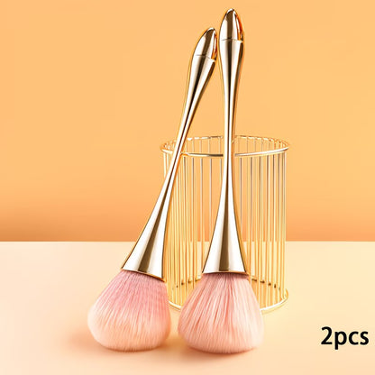 Small and slender makeup brush with ultra-soft bristles