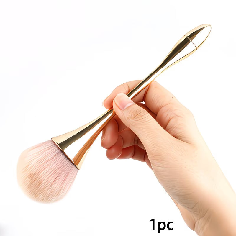 Small and slender makeup brush with ultra-soft bristles
