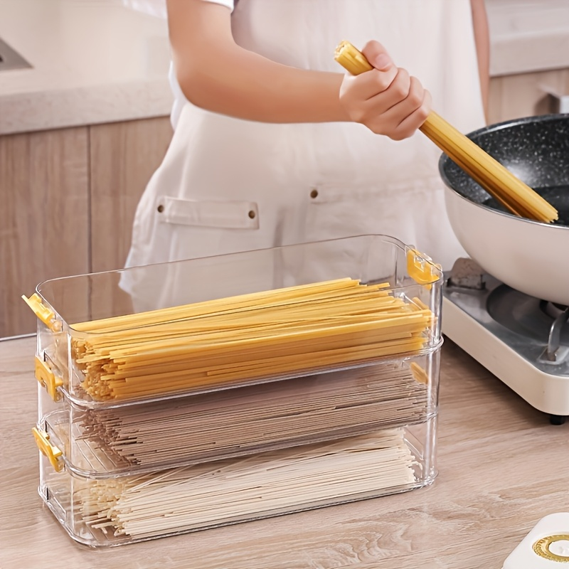 Large-capacity airtight food storage box - transparent, made of PET/PP plastic.